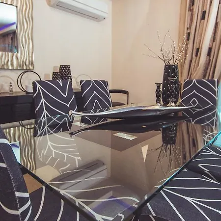 Mika Near Beach إياليسوس