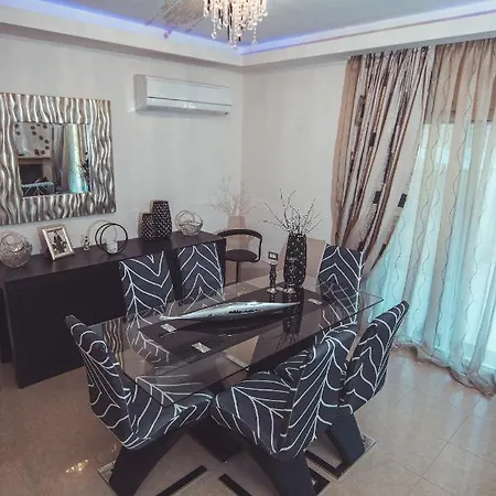 Mika Near Beach إياليسوس
