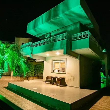 Villa Mika Near Beach *